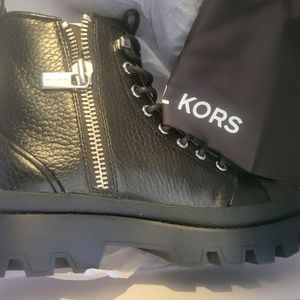 NEW Michael Kors 7.5 US black leather boots